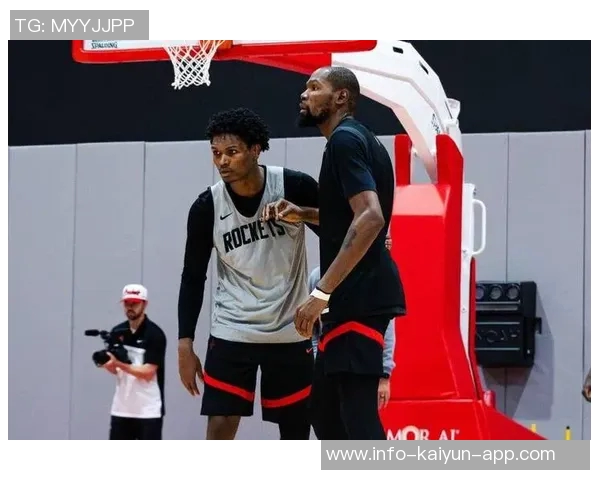 杜兰特盛赞申京与阿门默契配合展现完美同频状态 杜兰特盛赞申京与阿门默契配合展现完美同频状态